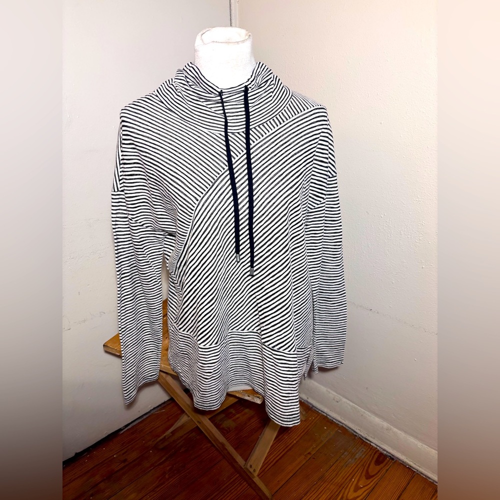 Jones New York Black & White Striped Mock Neck Top
